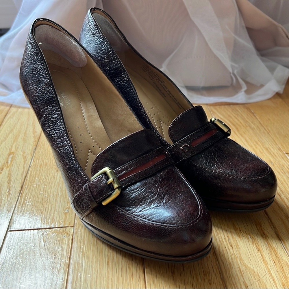 Naturalizer Brown Leather Heel Loafer